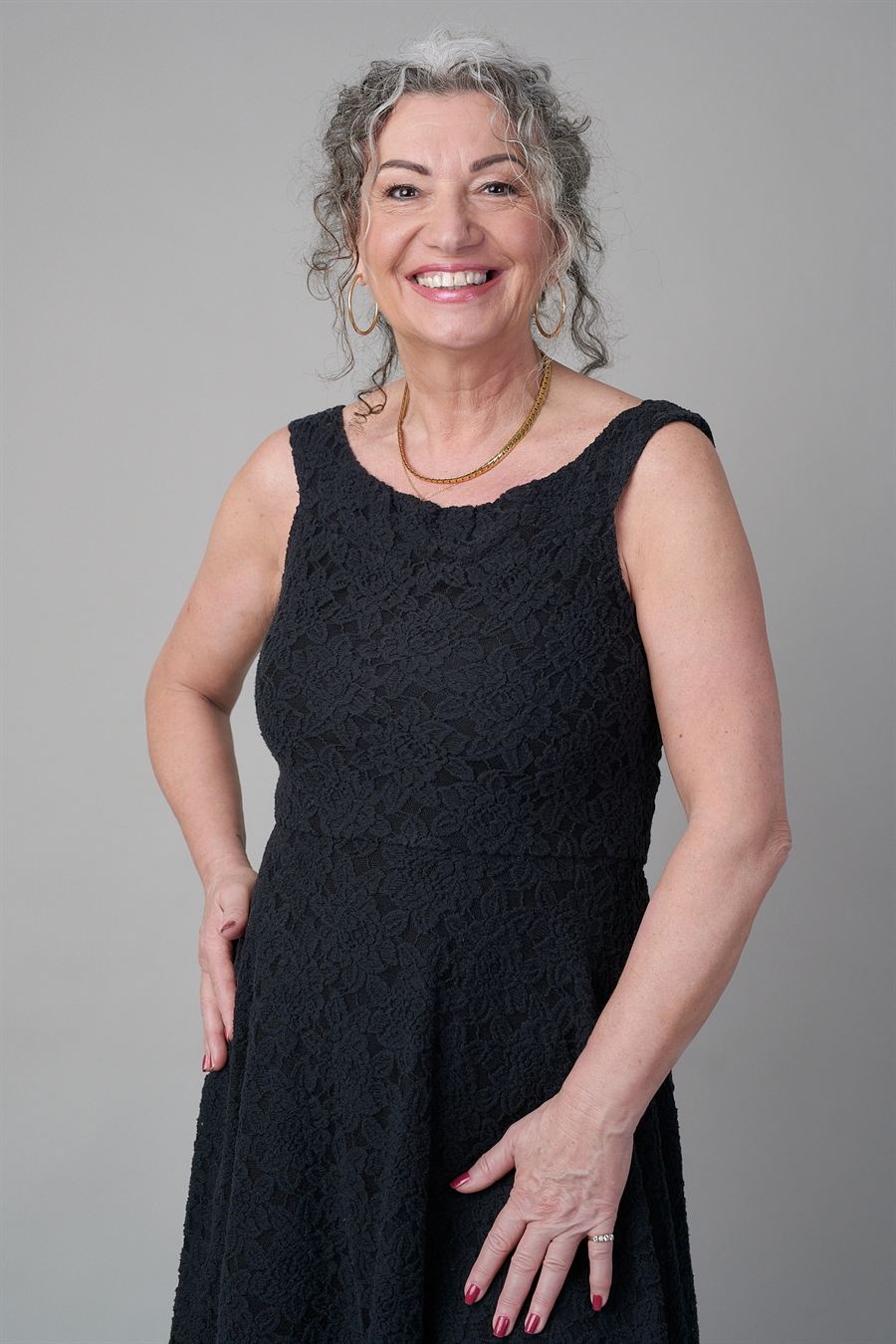 Rednerin Silvia de Carvalho im festlichen Kleid